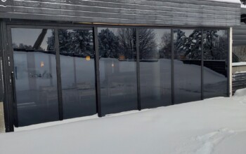 Spa Frösö Park relaxen<br>Sapa 2050 med 2 meters skjutdörr och beslag allt svart lackerat med isolerglas D6-12 6 mm grått utv och 6 mm energi glas inv. med personsäkerhet.