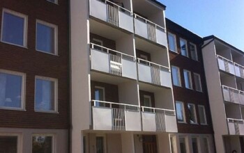 Renovering av balkongplatta samt byte av balkongräcke som vi har monterat Kv: Bryggaren I Östersund Byggare: Kåess-Bygg Balkongleverantör: Arqdesign