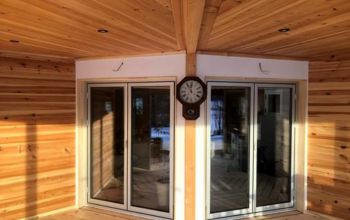 SVT Husdrömmar 23/3-20
<br>
Här har vi haft nöjet att hjälpa Sven Wadman med förstklassiga aluminiumpartier från Schüco , system ASS 70 FD vikväggar som har glasats med 3-glas isolerrutor som har ett uv-värde på 0,6,, allt för en låg energi förbrukning
<br>
Fönsterna i vingården har även försetts med komfortmotorer för att det skall bli bra ventilation i rummet