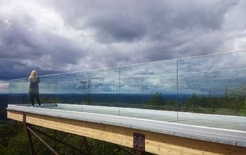 Skyline alu-system med 14 mm härdat/värmeförstärkt lamellglas.
Hoverbergets utsiktsplats 548 möh, Jämtland