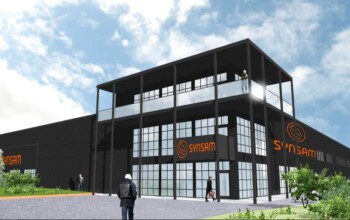 Synsam öppnar fabrik i Östersund!<br>
Vi har fått förtroendet att leverera och montera alu-partier, glas och dörrautomatiker.